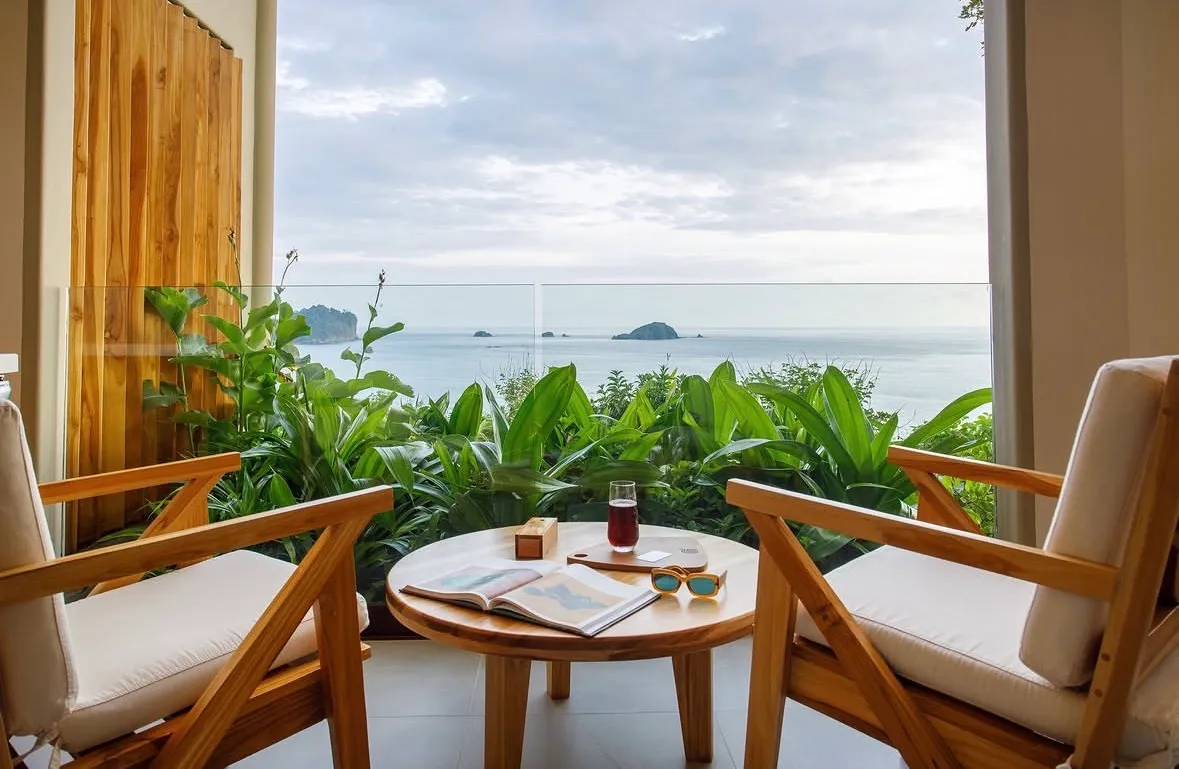 Arenas Del Mar Beachfront and Rainforest Resort - Image 1